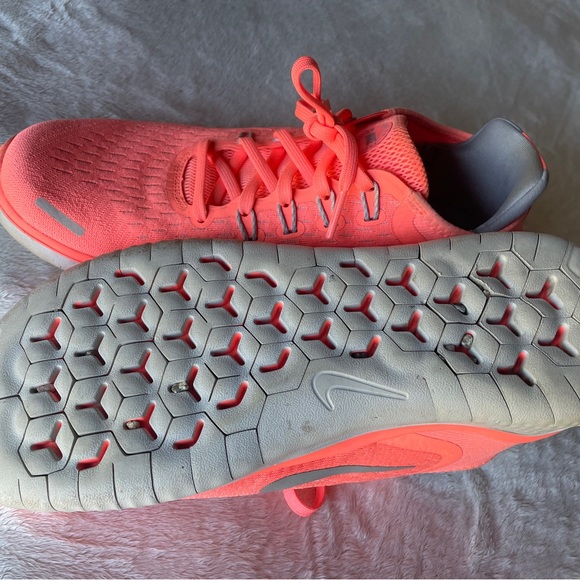 Women’s Nike size 8, like new without tags. - Picture 3 of 5